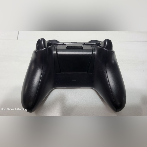 Xbox One Controller - Picture 2 of 3